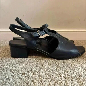 Bon Voyage Made In Italy Leather Navy Blue Sandals Size 10